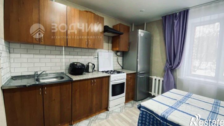 4-комн квартира ул Строителей, 42,  д. 42