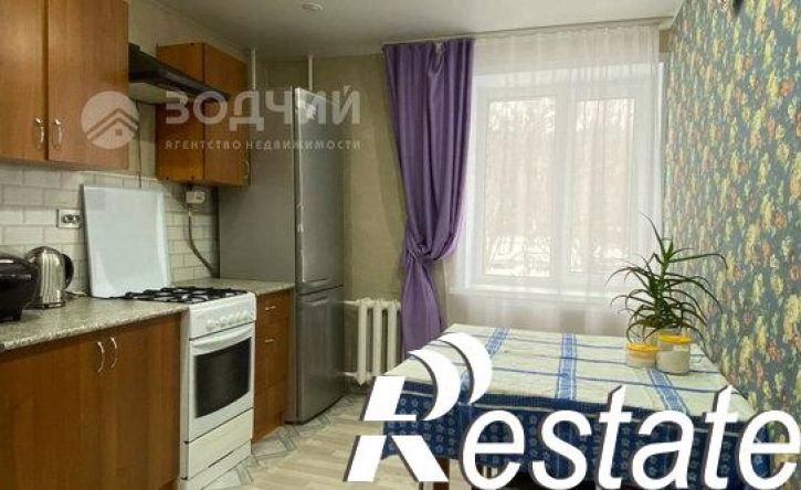 4-комн квартира улица Строителей, 42,  д. 42