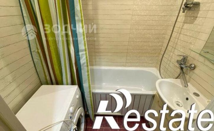 4-комн квартира улица Строителей, 42,  д. 42