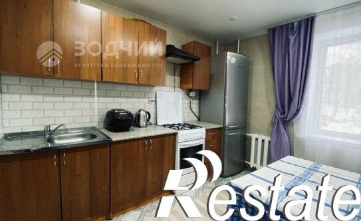 4-комн квартира улица Строителей, 42,  д. 42